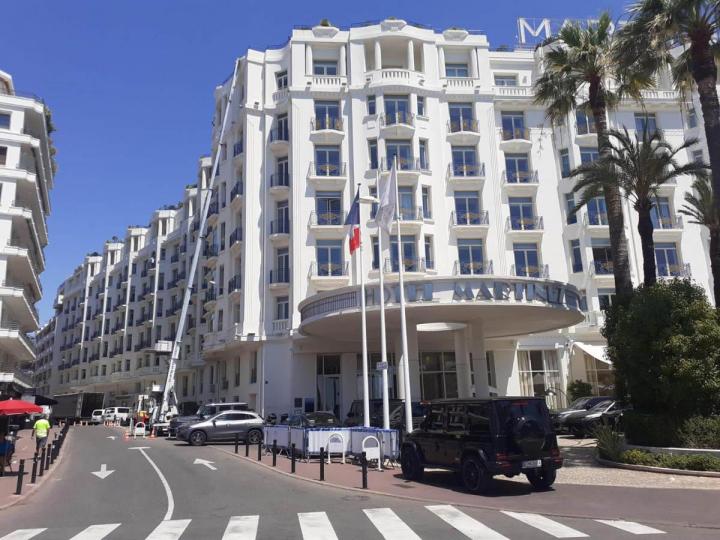 Location élévateur monte-meuble Nice