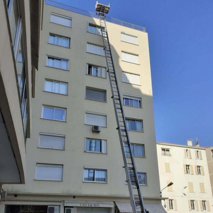 Location élévateur monte-meuble Nice
